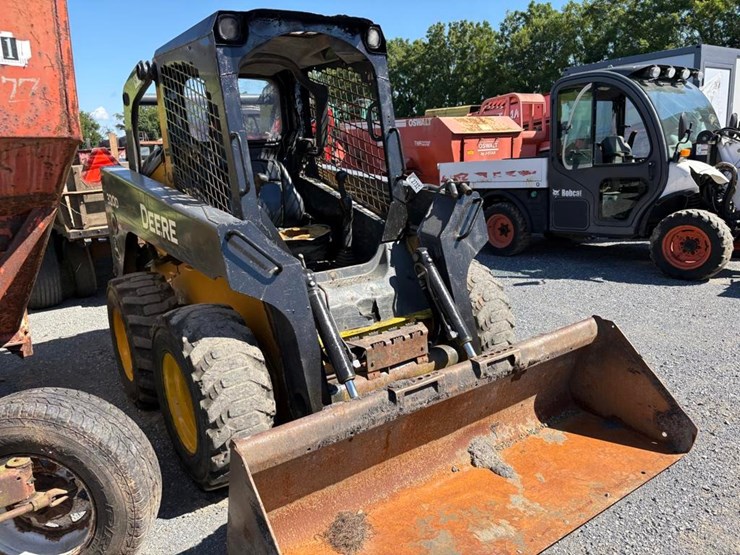 2012-deere-320d-image-4