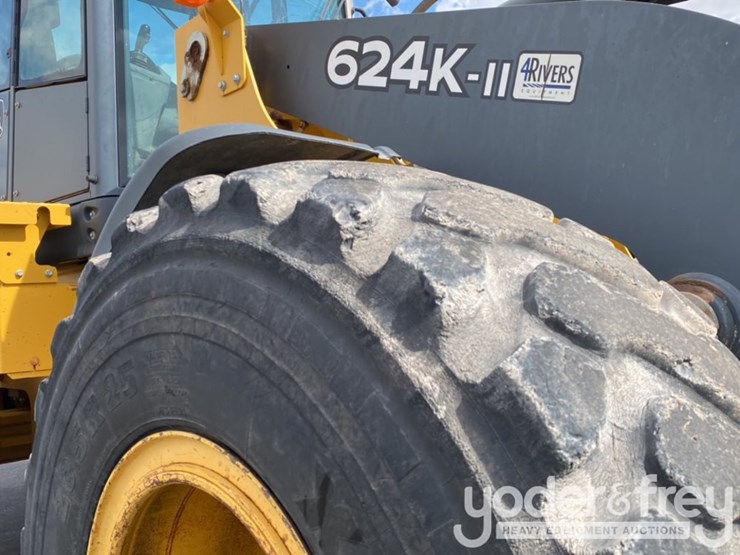 2018-deere-624k-image-18