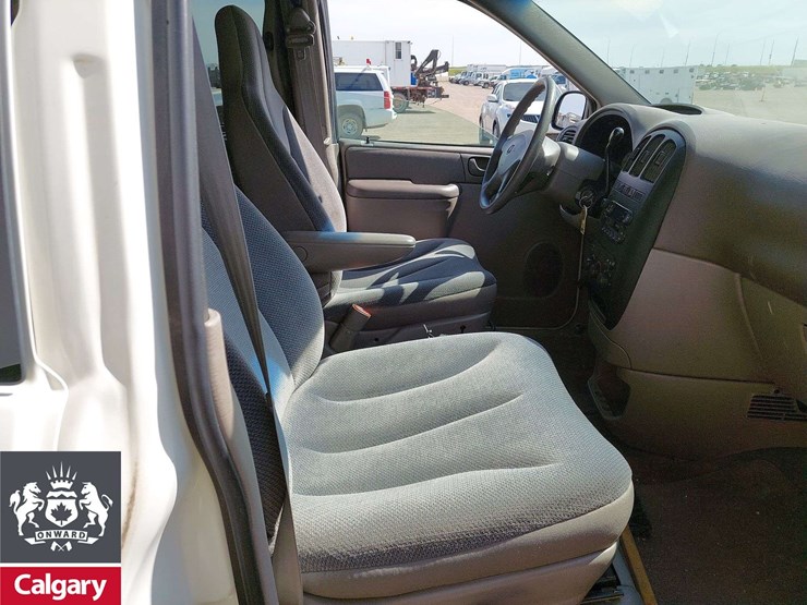 2002-dodge-caravan-image-13