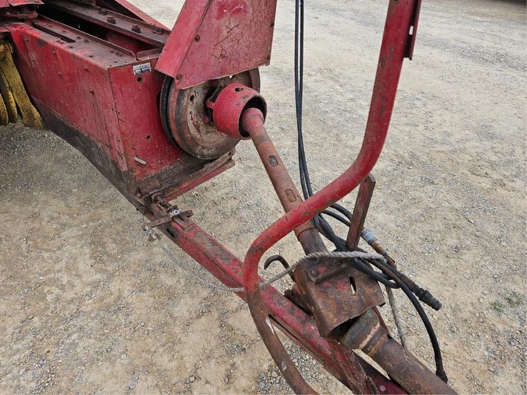 new-holland-275-image-10