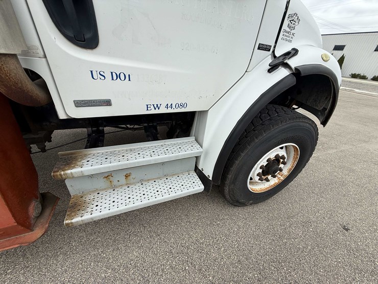 #2500-•-2005-freightliner-boom-truck-(has-wi-title)-(seymour,-wi)-image-40