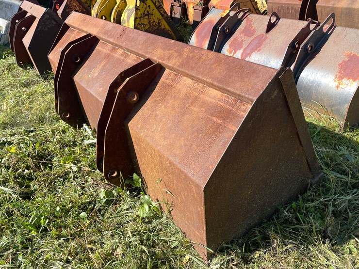 #1149-•-front-loader-bucket-attachment-image-5
