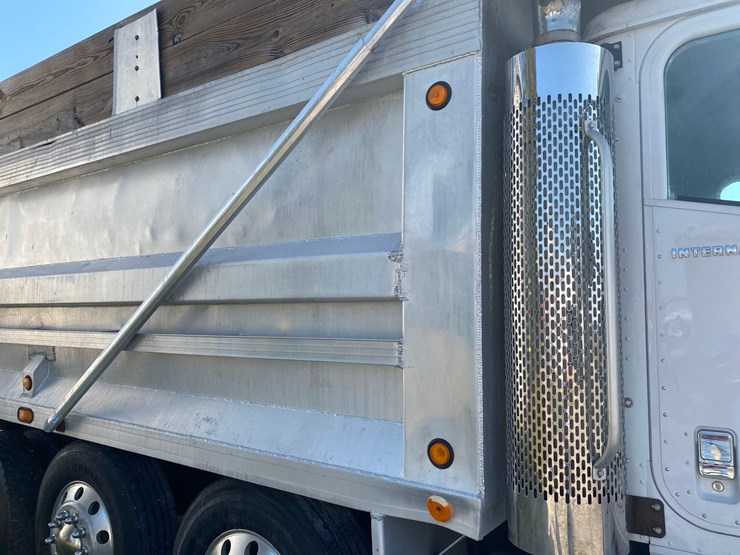 2002-ih-9200i-quad-axle-dump-truck-image-15