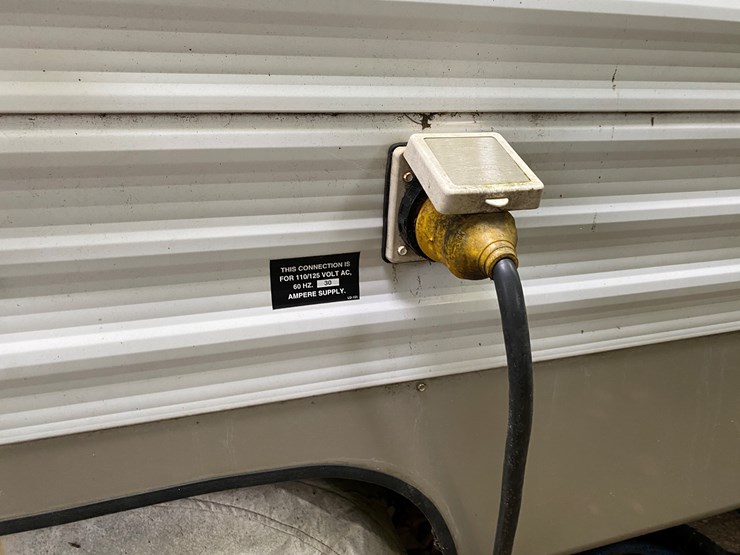 #3302-•-2004-k2-incorporated-sportsman-3803-camper-has-wi-title-(three-lakes,-wi)-image-36