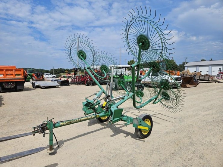 john-deere-702-image-1