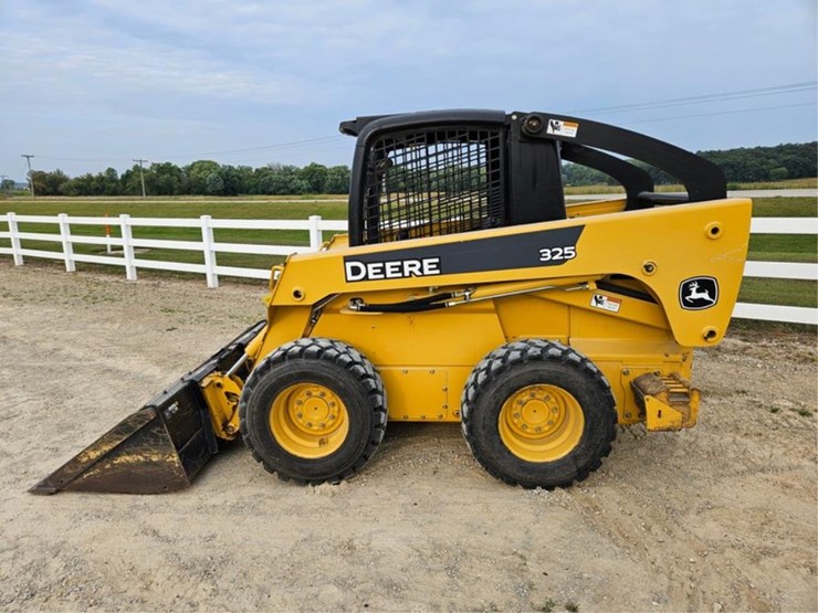john-deere-325-image-2