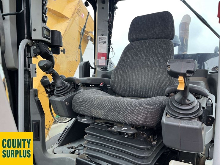 2015-caterpillar-160m-awd-image-13