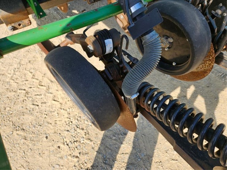 2022-john-deere-1590-image-38