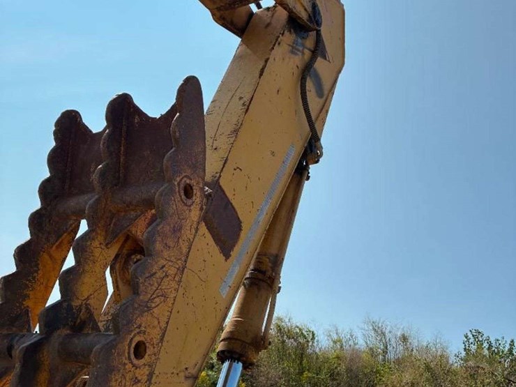 komatsu-pc220-lc-image-19
