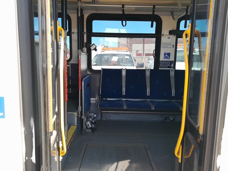 lot#---new-flyer-c40lfr-transit-bus-image-6