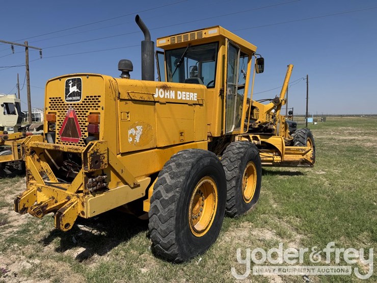 deere-672b-image-5