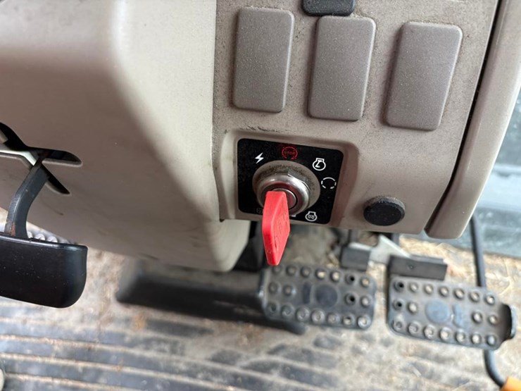 2012-john-deere-5083e-image-28