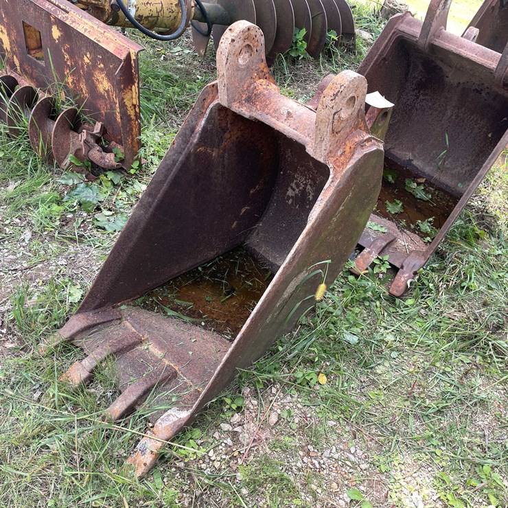 #1138 • 4 Tooth Backhoe Bucket