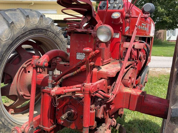 farmall-400-image-40