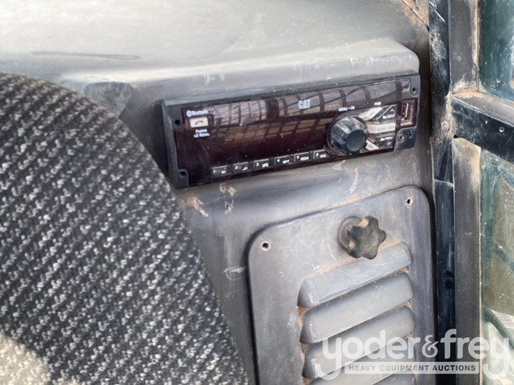 2014-caterpillar-299d-image-14