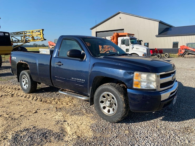 2010-chevy-silverado-image-4