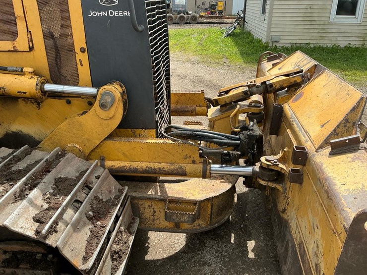2002-deere-700h-image-24
