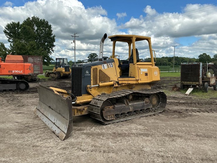 2002-deere-700h-image-7
