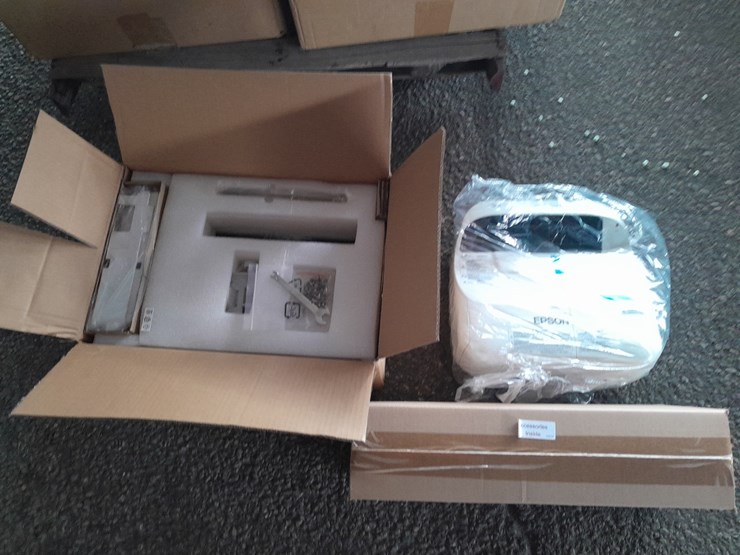 lot#--espon-brightlink-585wi-projector-image-3