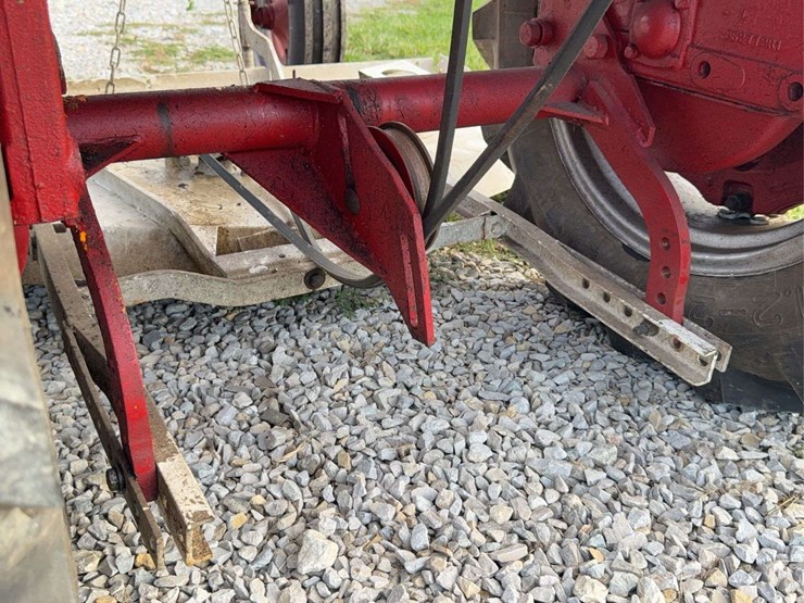 farmall-140-with-belly-mower-image-81