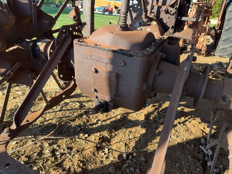 farmall-f-12-image-24