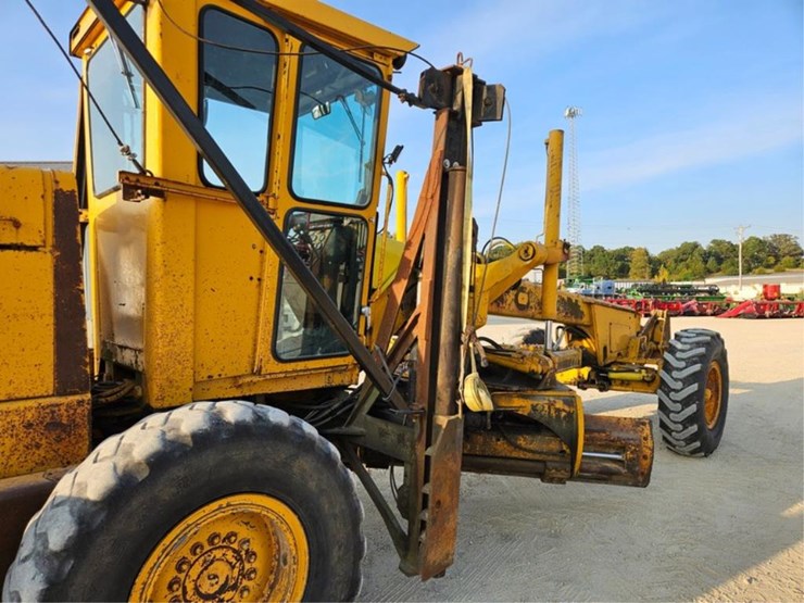 2012-deere-770a-image-26