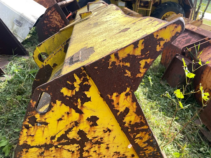 #1147-•-front-loader-bucket-attachment-image-14