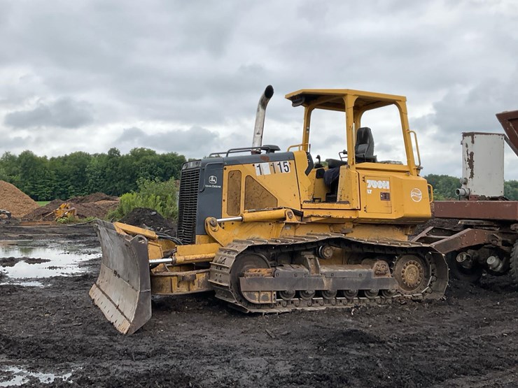 2002-deere-700h-image-1