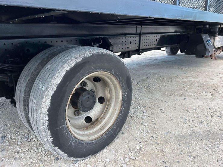 2013-mitsubishi-fuso-fec72w-image-11