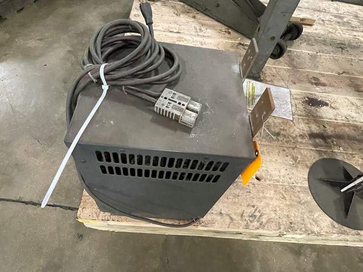 #8022-•-big-joe-battery-charger-image-5