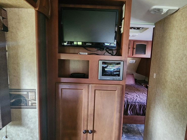 #3300-•-2012-north-trail-caliber-26lrss-camper-(has-mi-title)-(three-lakes,-wi)-image-43