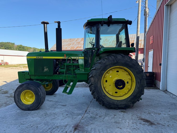 john-deere-4430-image-1