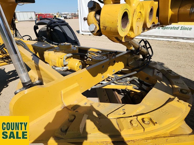 2020-caterpillar-150-awd-image-41