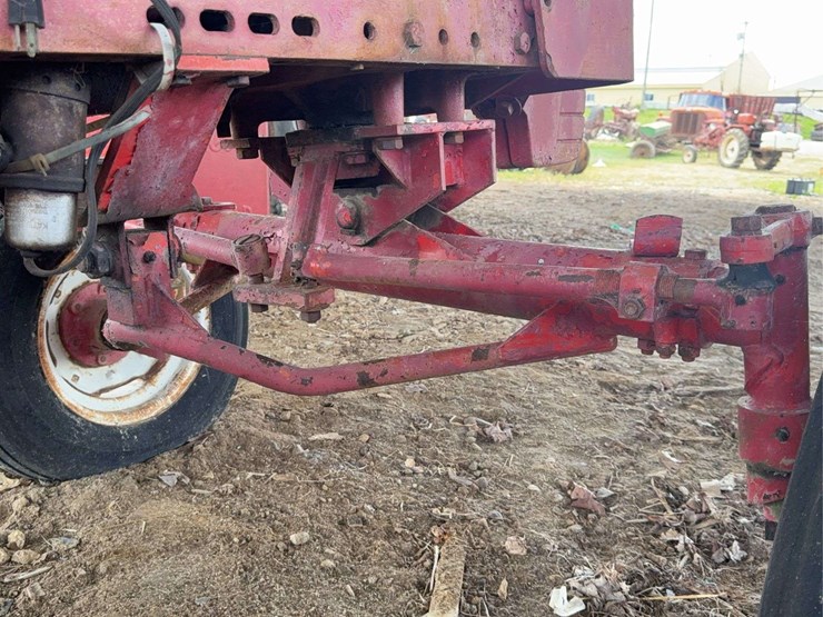 farmall-560-image-19