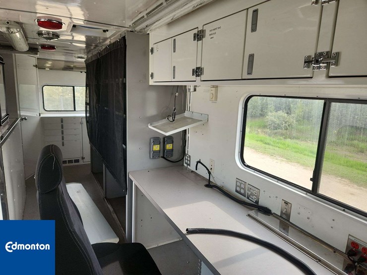 2004-freightliner-m2-106-s/a-emergency-support-truck-image-28