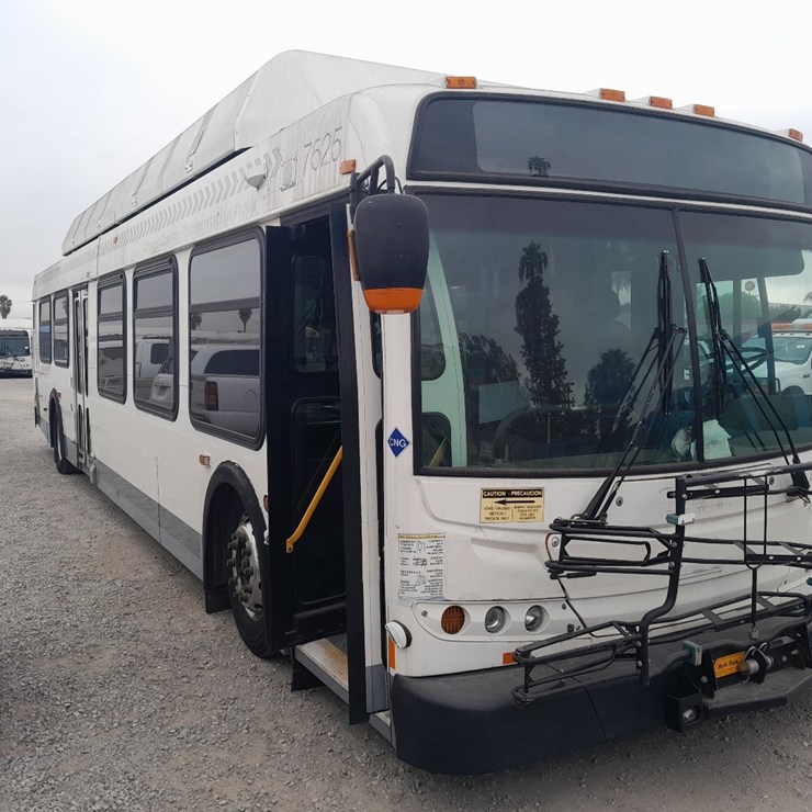 LOT#--2007 NEW FLYER C40LFR TRANSIT BUS