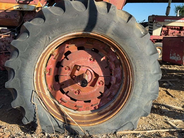 farmall-806-image-32