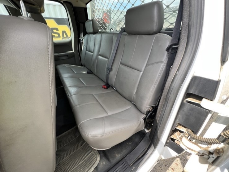 2011-gmc-sierra-2500-image-25