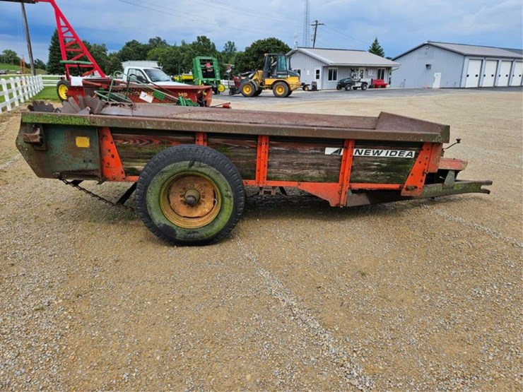 #149-•-new-idea-manure-spreader-image-6