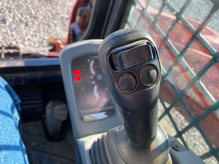 2013-kubota-svl75-image-39