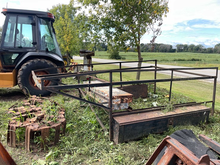 #1294-•-tracks-and-truck-rack-frame-image-10