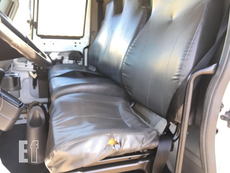 2018-international-durastar-4300-image-8