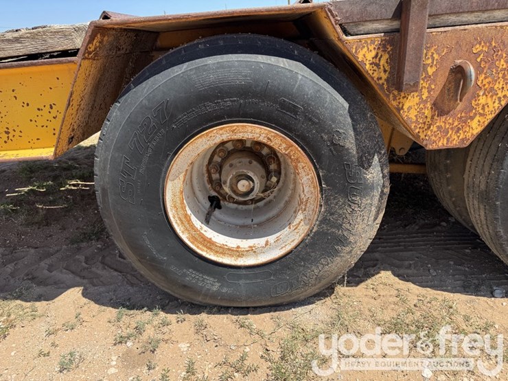 1983-century-lowboy-trailer,-dovetail,-ramps-image-9