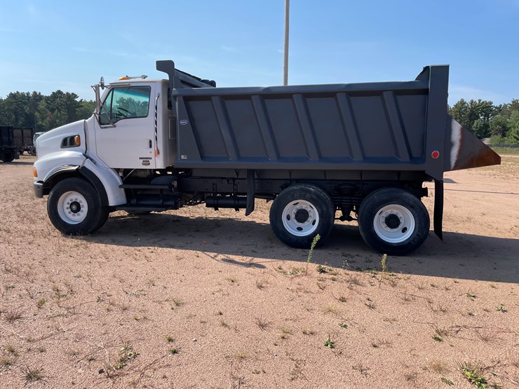 2005-sterling-lt9500-image-23
