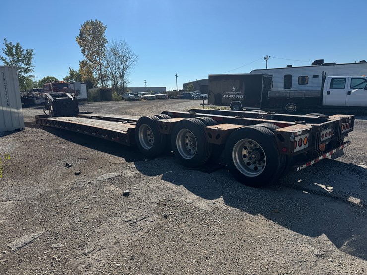 #3002-•-2015-xl-110-hdg-tri-axle-lowboy-trailer-(has-wi-title)-(waukesha,-wi)-image-9