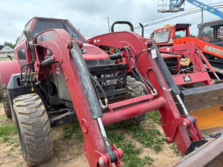 case-international-farmall-120c-4x4-tractor-image-28