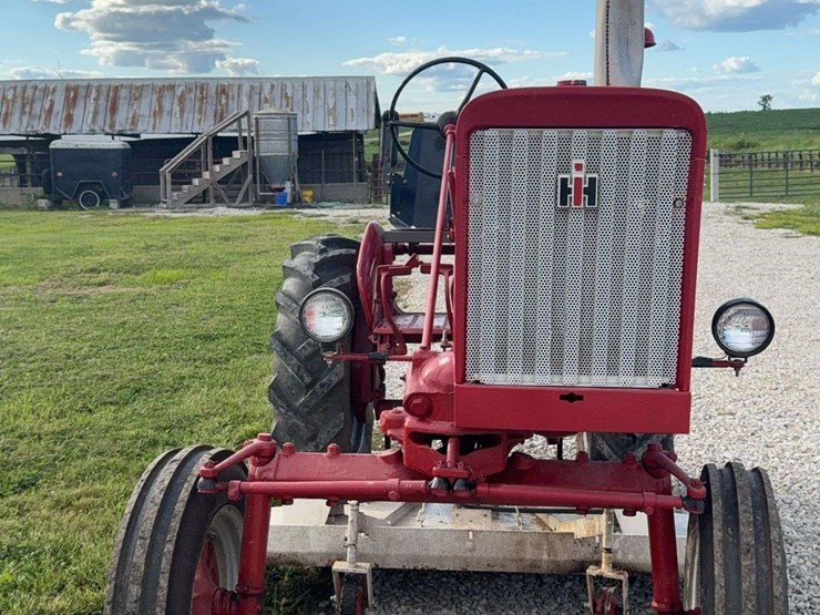 farmall-140-with-belly-mower-image-11
