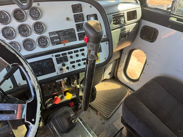 1999-peterbilt-378-image-38