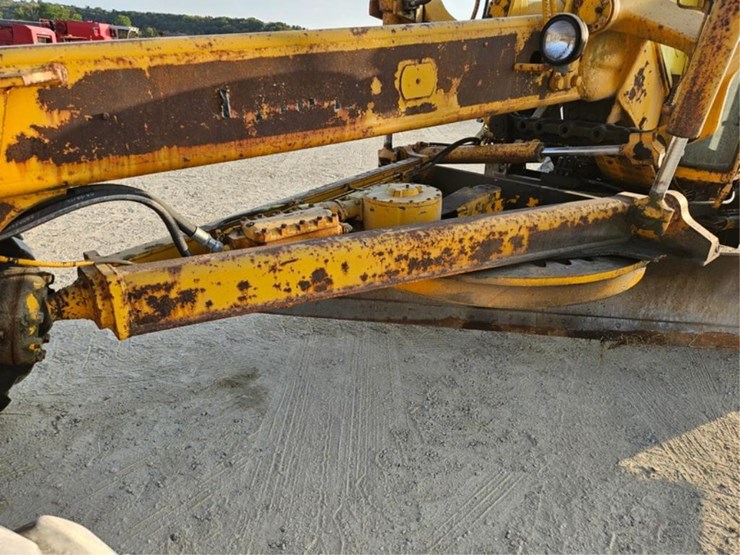 2012-deere-770a-image-13
