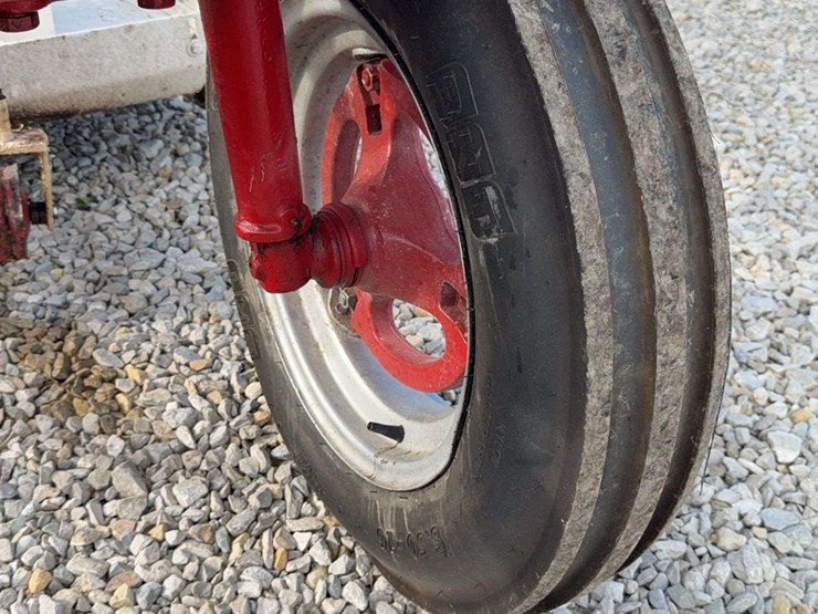 farmall-140-with-belly-mower-image-12
